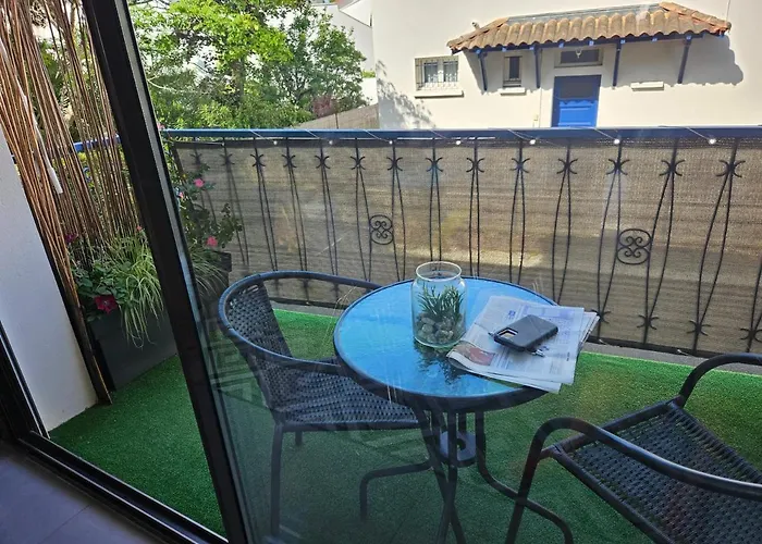 Appartement De Charme , Royan, Proche Mer Avec Balcon.