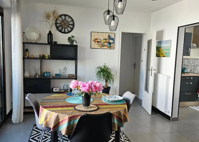 Appartement De Charme , Royan, Proche Mer Avec Balcon.