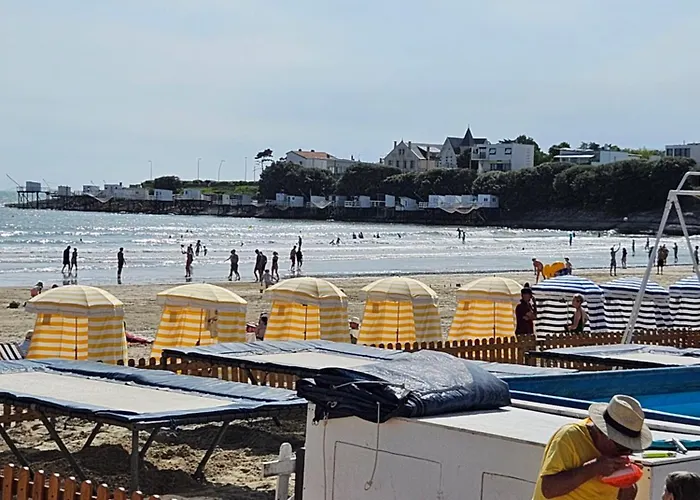Appartement De Charme , Royan, Proche Mer Avec Balcon.
