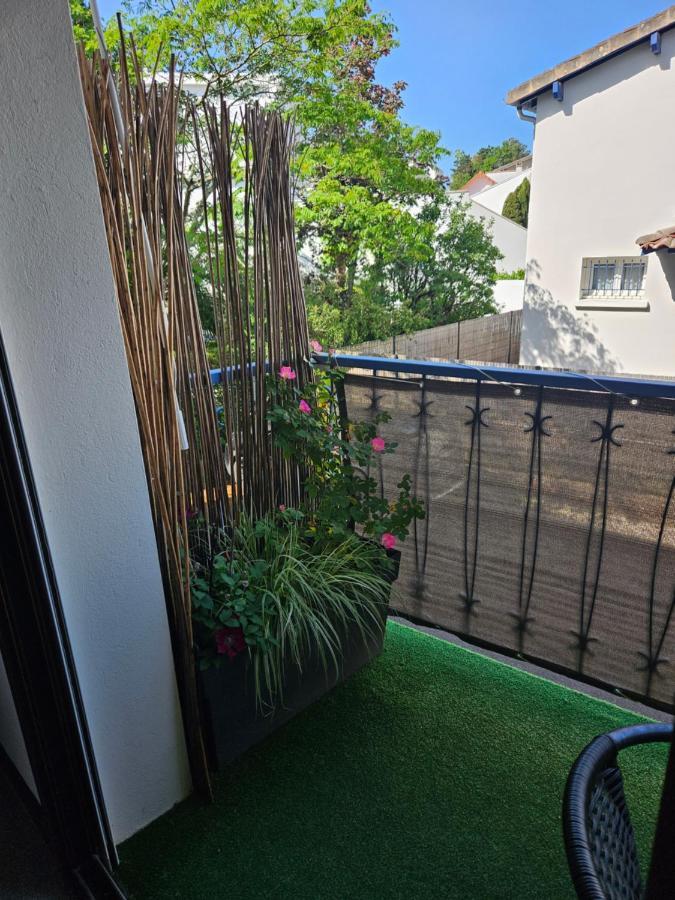 De Charme , Royan, Proche Avec Balcon. * Royan