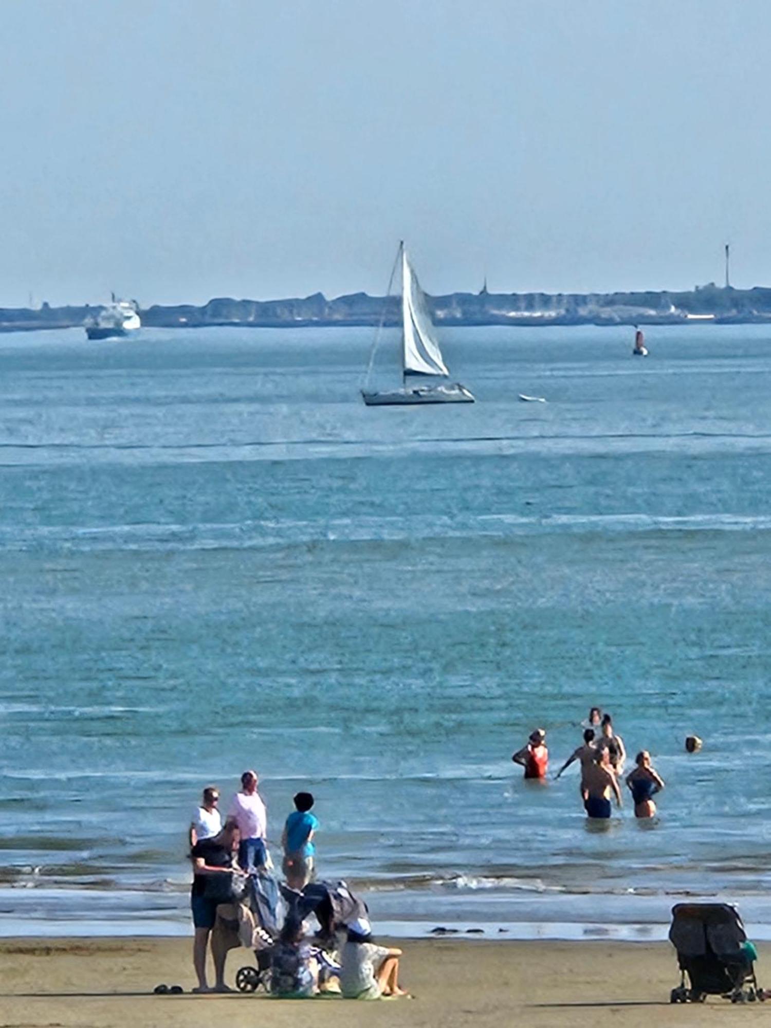 De Charme , Royan, Proche Avec Balcon. Apartment
